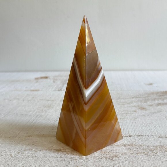 Stone Stone Pyramid - Pointed Stone Geode Paperweight - Picture 1 of 8